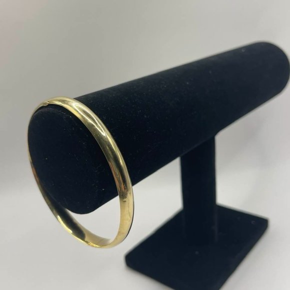 Eternalgold 14K Yellow Gold Oval Bangle Bracelet - Women - medium-large - Picture 16 of 16